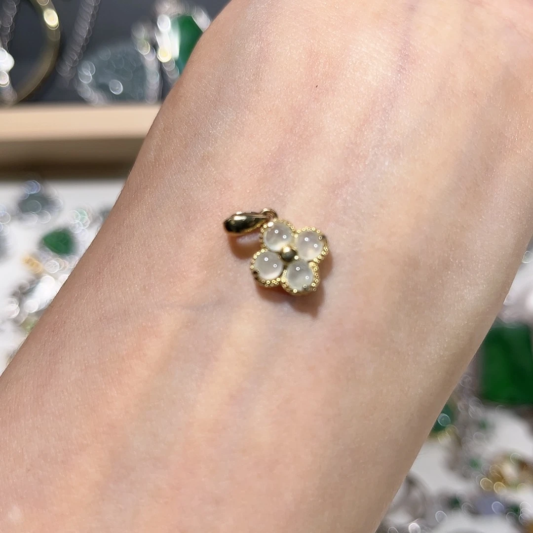 翡翠颈饰银S925镶嵌憨*呀天然A货翡翠吊坠