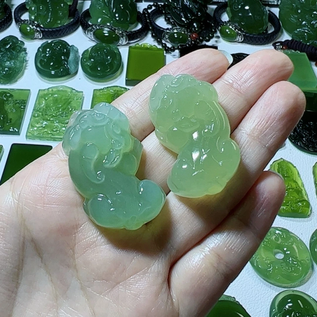 【闪购商品】蛇纹石玉颈饰未镶嵌走****山
