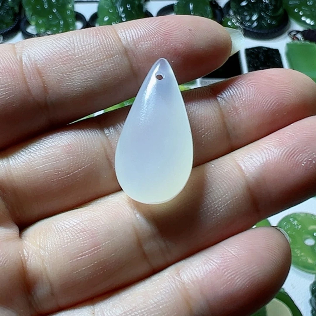 【闪购商品】蛇纹石玉颈饰未镶嵌