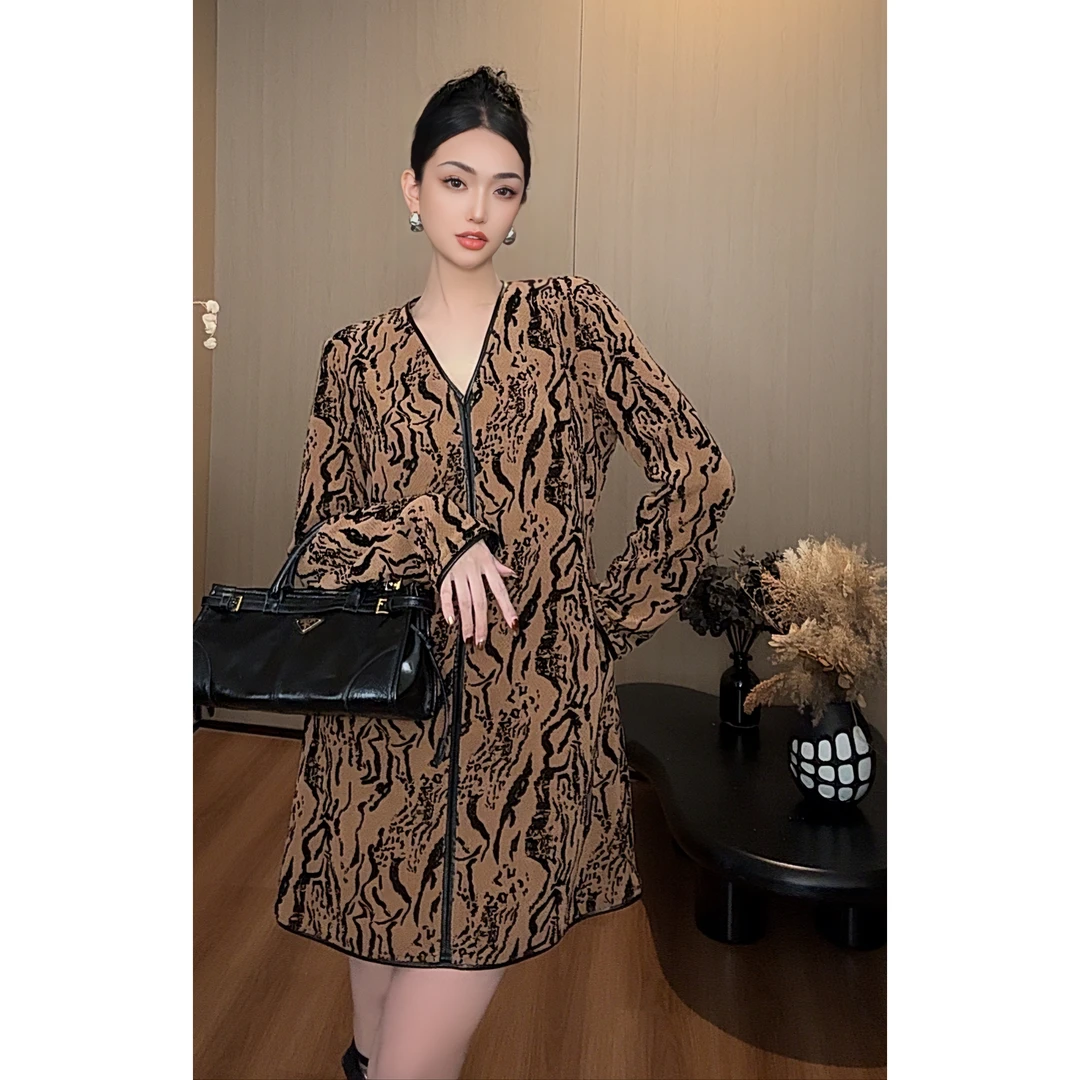 紫紫 摩卡系列  三季叠搭新古典主义定织连衣裙ZC10LZYL659