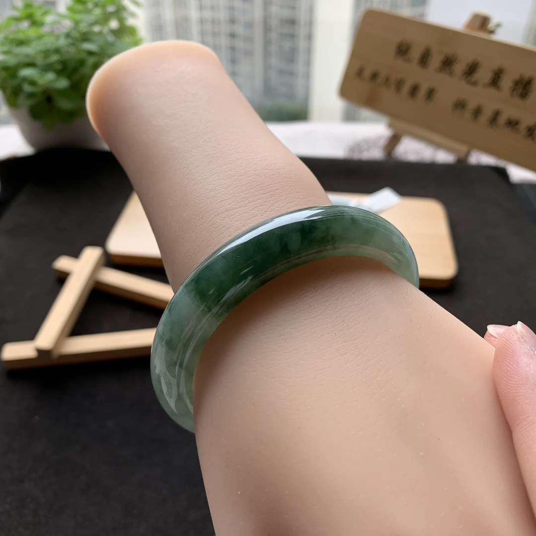 58圈口翡翠手镯飘花W60598