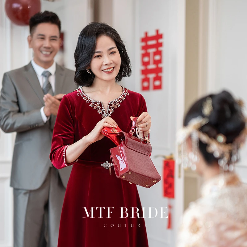 满庭芳华【春朝】喜妈妈婚宴礼服气质2024新款红色旗袍冬季连衣裙女