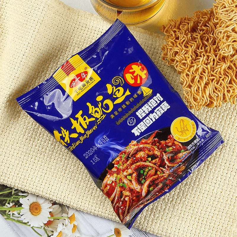心一众铁板鱿鱼干吃干脆面香辣掌心脆儿时经典方便面解馋休闲零食