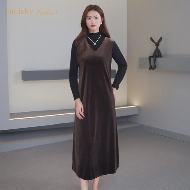 UMISKY/优美世界秋季新款高级光泽感丝绒宽松V领背心连衣裙