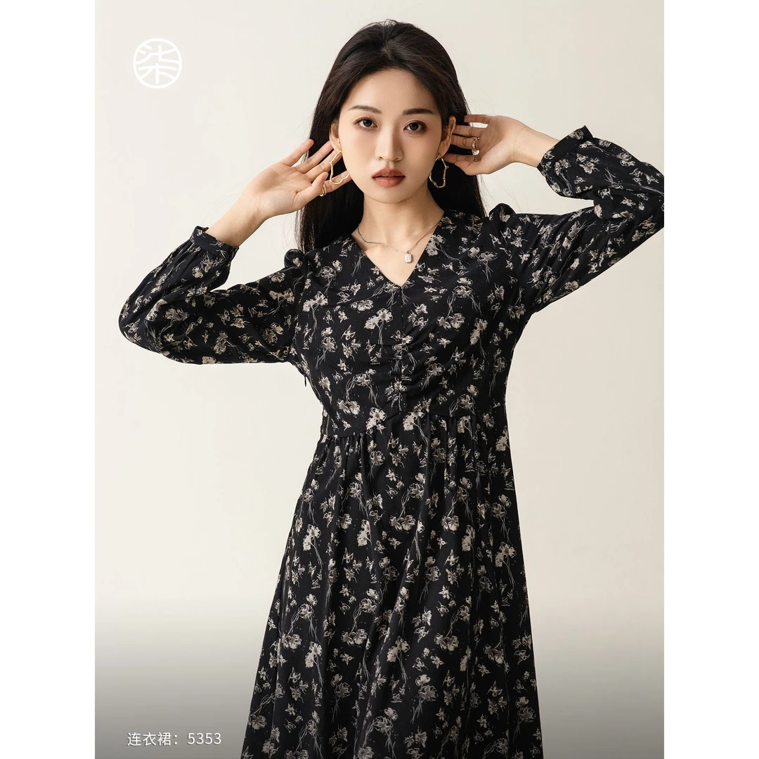 【大柒】【幽兰】5353柒量一裁小个子V领轻绒毛感碎花连衣裙气质裙子