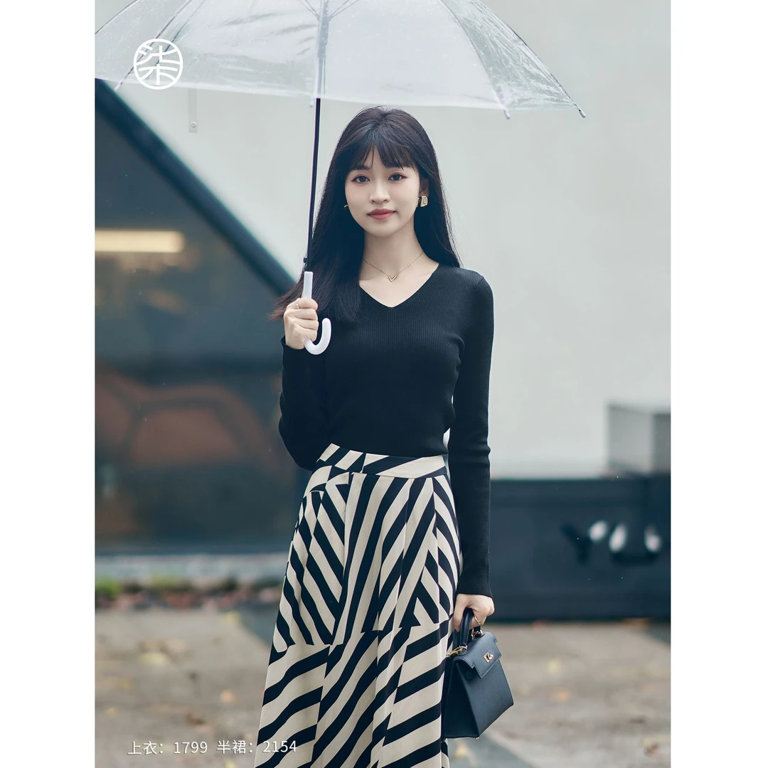 【大柒】【云柔】1799柒量一裁小个子黑色V领轻柔长袖毛织上衣女内搭