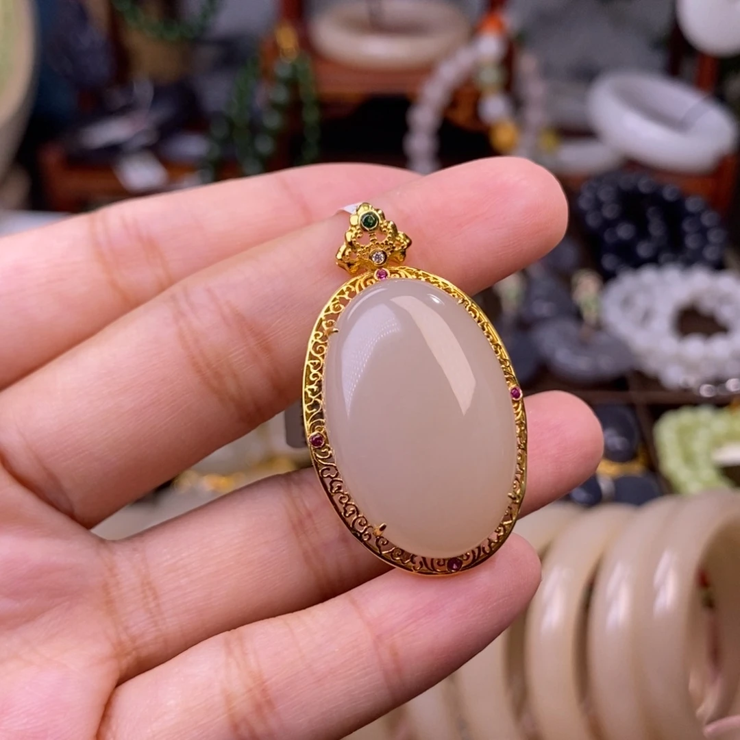 和田玉老坑料浓红粉金镶鸽子蛋未镶嵌