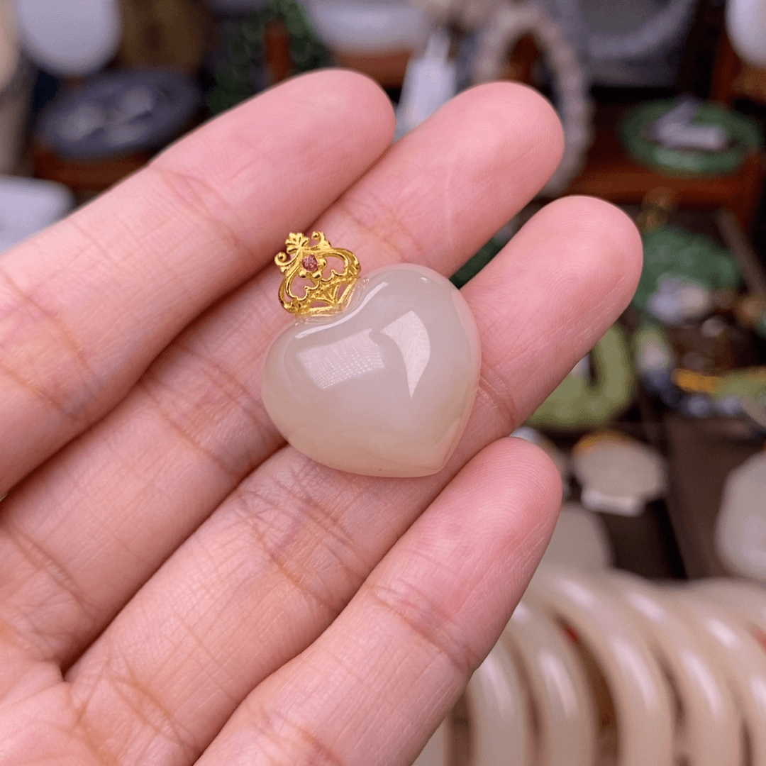 和田玉熟藕粉红粉脂膏级浓色金镶桃心未镶嵌开***?