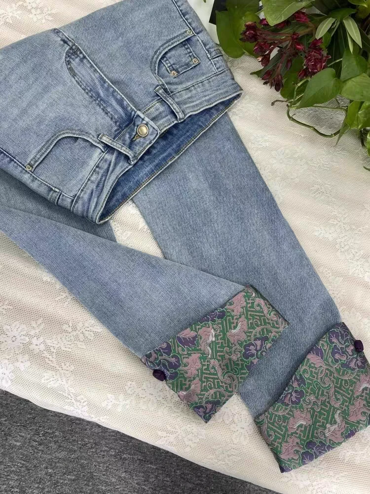 9800国风微喇牛仔裤女款爆款2024新款刺绣设计感弹力显瘦长裤