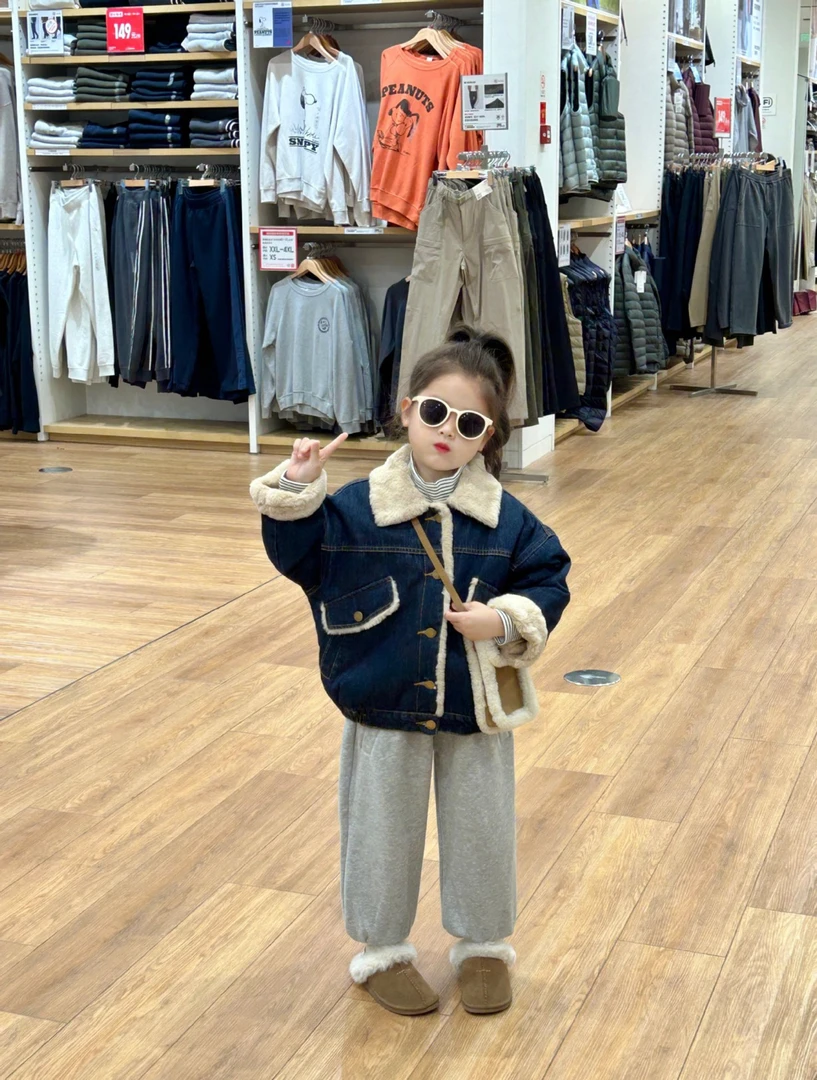 女童牛仔外套冬季新款韩版一体绒毛毛衣牛仔上衣灰色卫裤套装