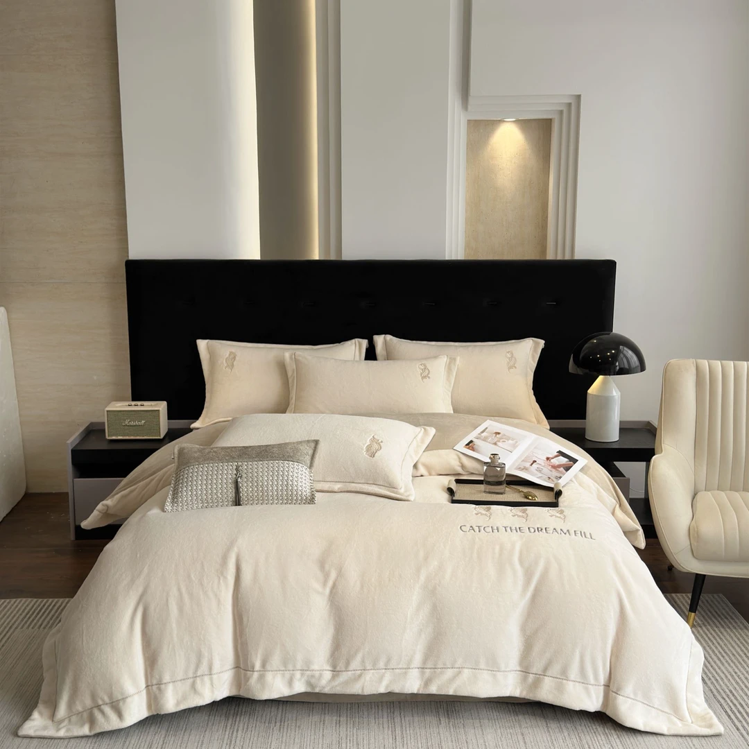 皇室嘉和蔷薇花语米白绒四件套轻奢类绒宽边刺绣冬季保暖防静电