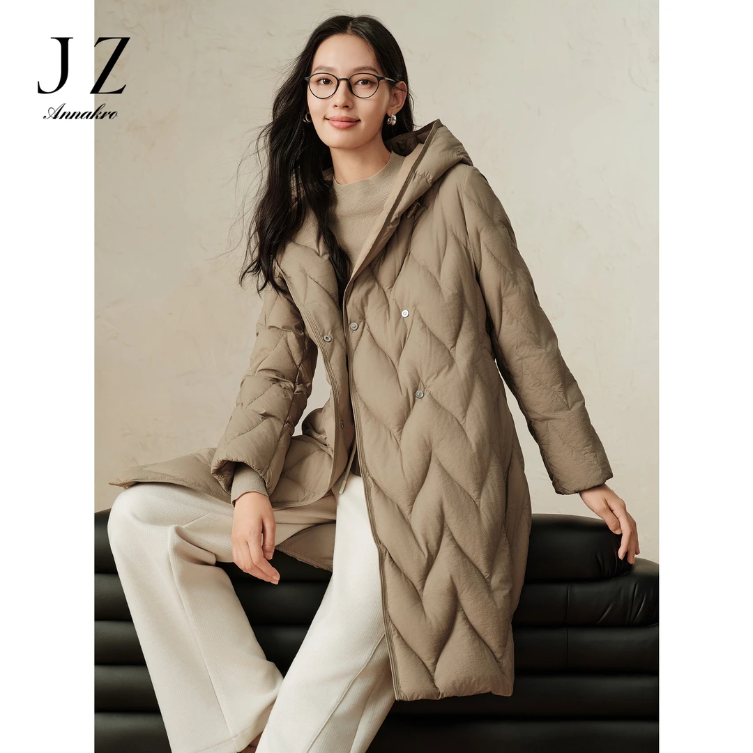【轻暖系列】玖姿安娜蔻JTED03219松弛连帽收腰中长鸭绒时尚