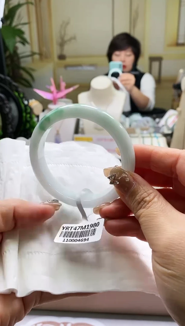 【闪购商品】翡翠手镯未镶嵌131 圈口55 56