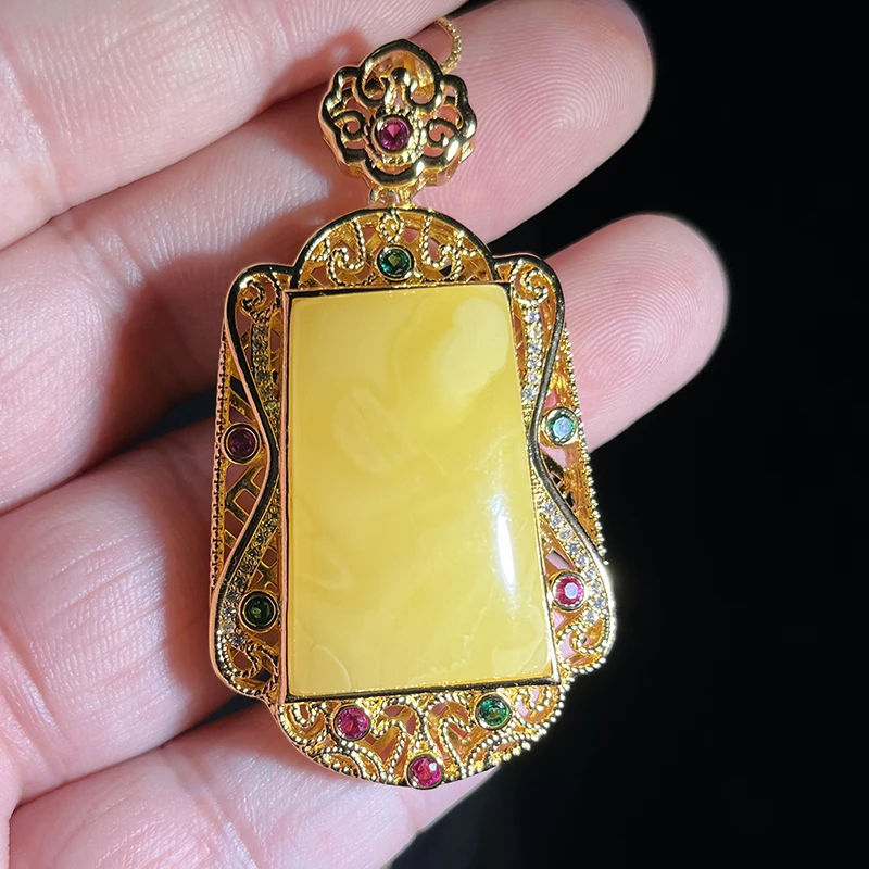 S925银天然鸡油黄蜜蜡30*20MM无事牌吊坠多样性发货不含链FG159