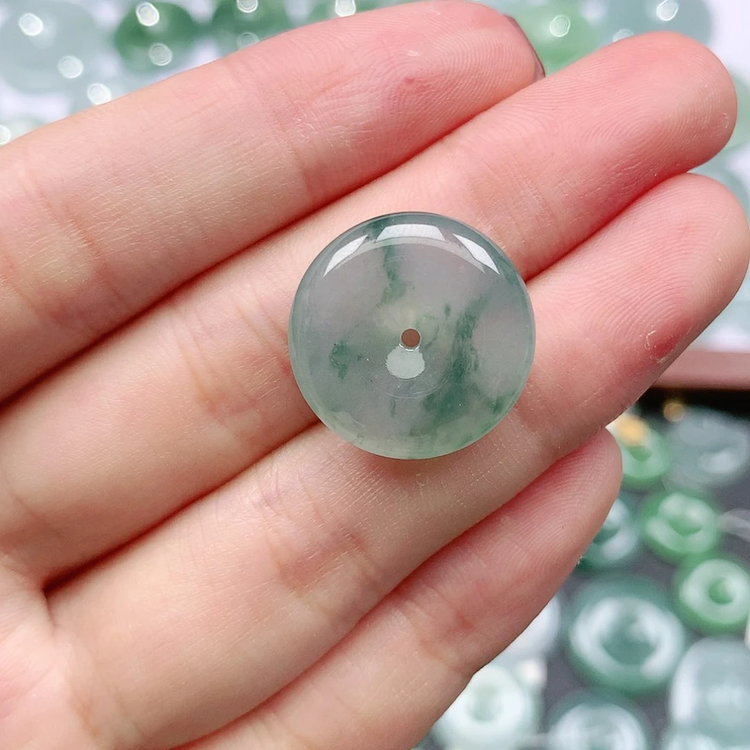 翡翠颈饰未镶嵌平安