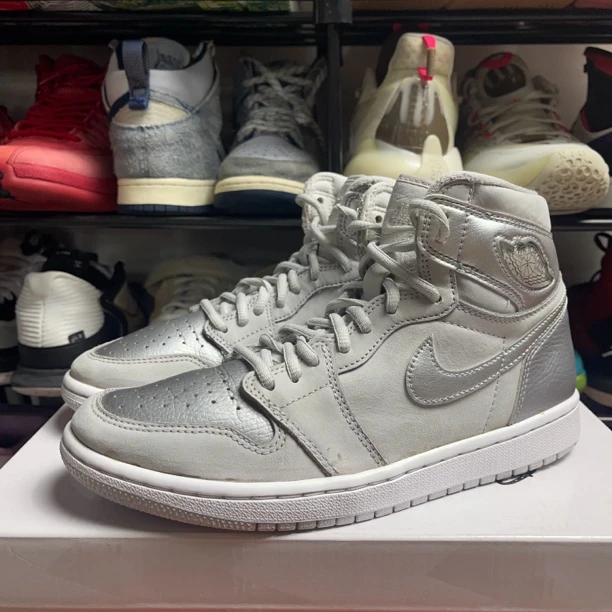 40.5码（内长：255）Nike AJ1 灰银色 板鞋/无原盒 公价：1179 9成新