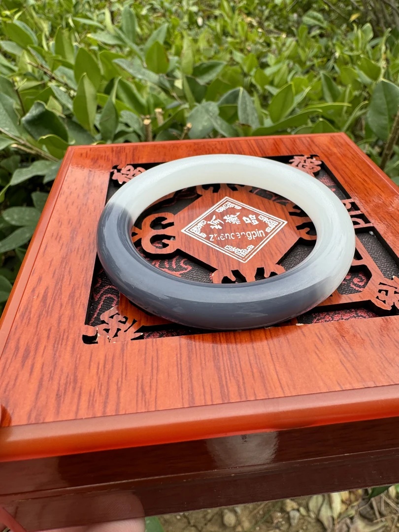 A26天然和田玉烟灰半山半水胖圆手镯