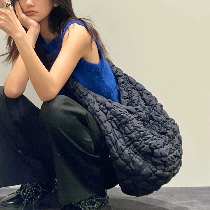 黑色COS云朵包包女小众休闲蓝色夏季显眼斜挎包大容量时尚cos包