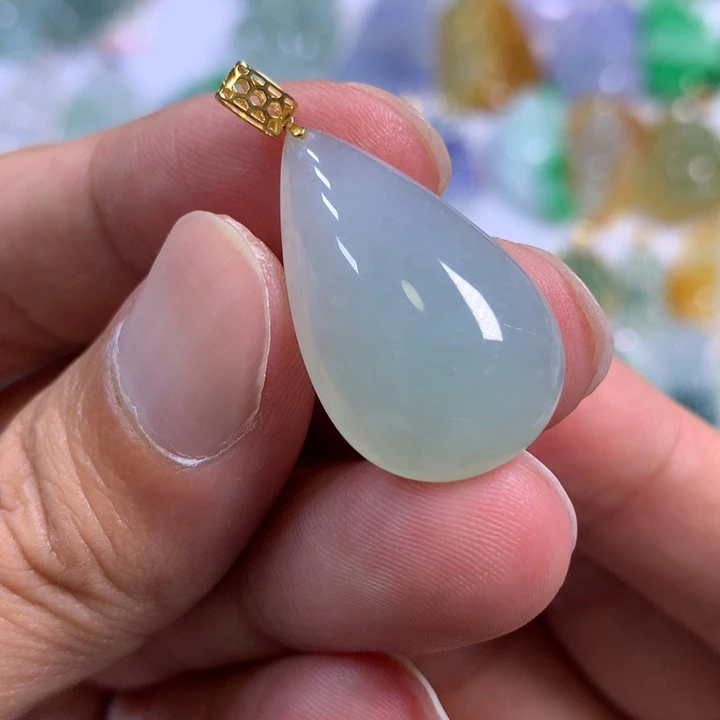 翡翠颈饰18K金镶嵌翡翠