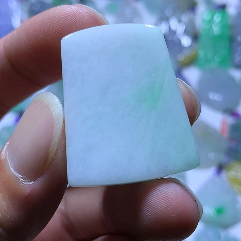 【闪购商品】翡翠颈饰未镶嵌