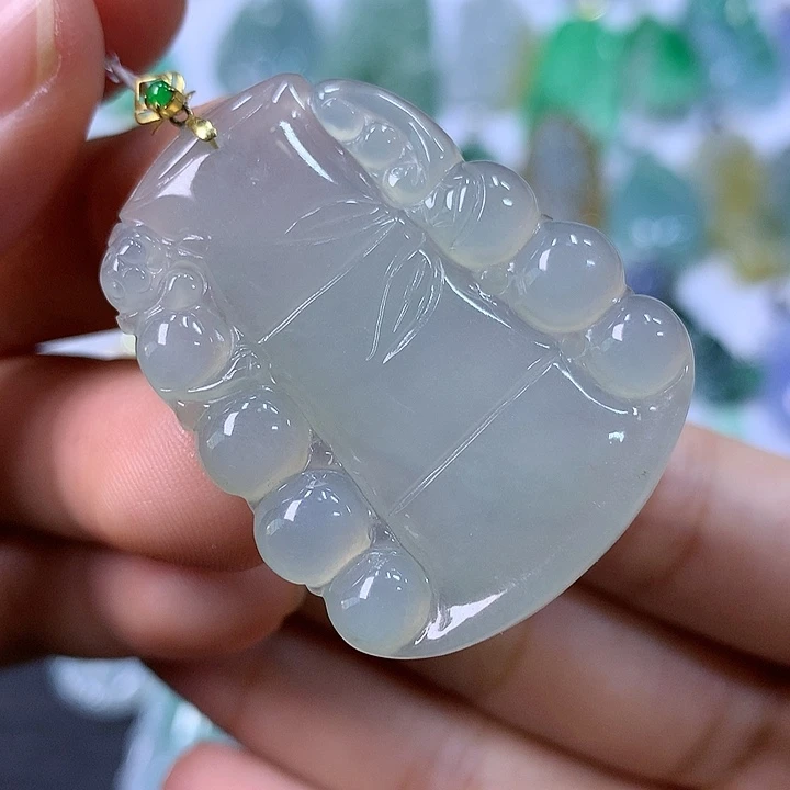 翡翠颈饰18K金镶嵌翡翠