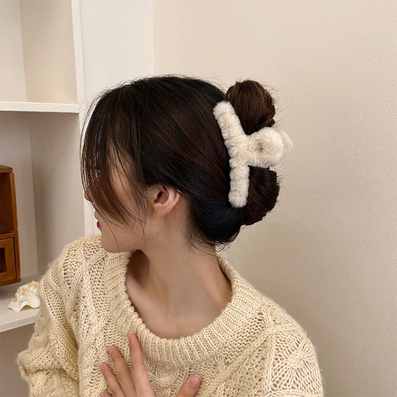 秋冬毛绒绒发夹毛绒抓夹ins简约女可爱毛毛发夹后脑勺盘发鲨鱼夹