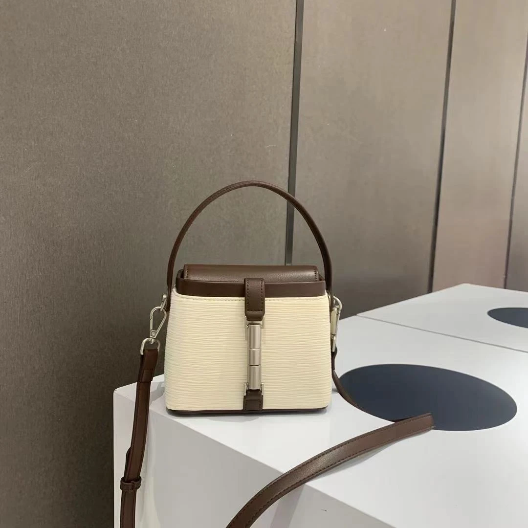 （长17高15厚10）2024新款轻奢休闲女士简约小众单肩斜挎包1338