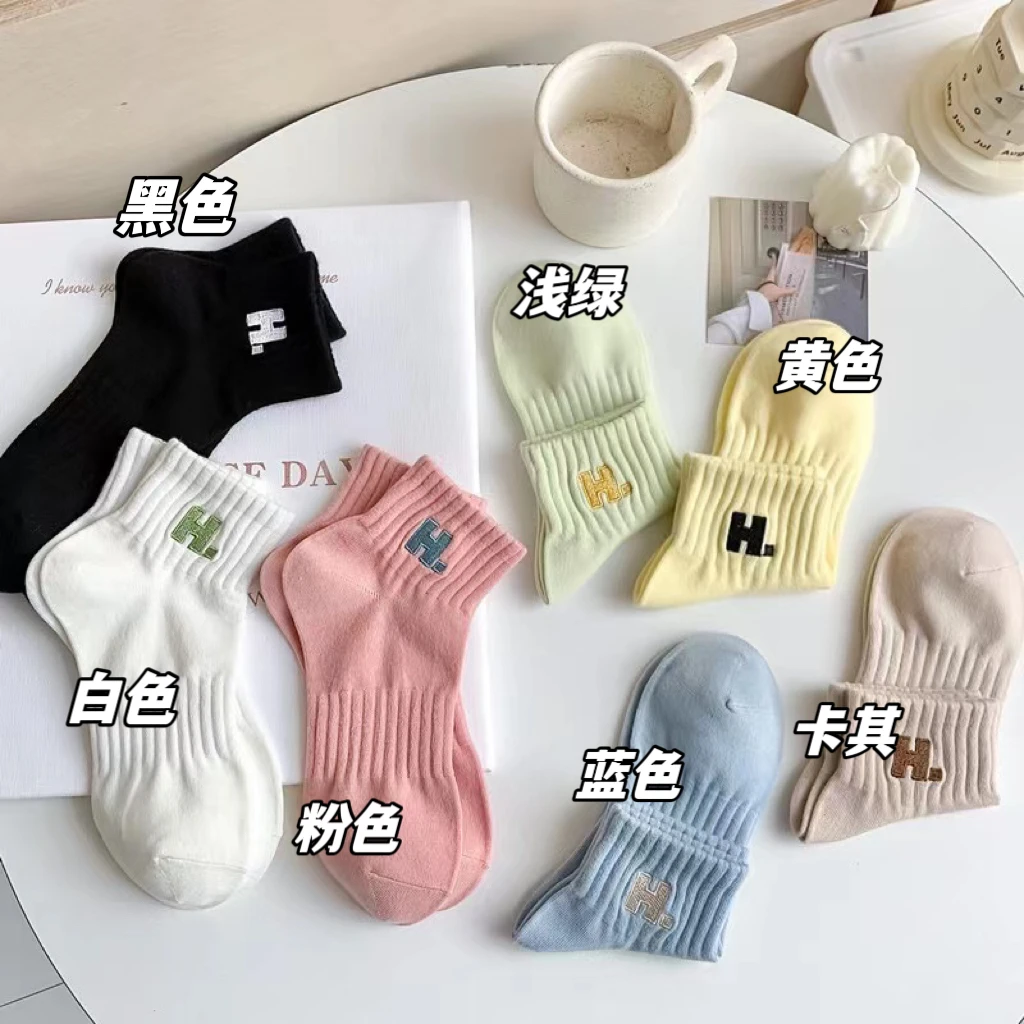 袜子女四季袜刺绣字母潮袜日系纯色短棉百搭袜白色黑色中筒ins
