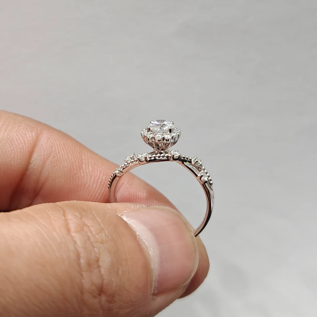 【合成/培育】18K金培育钻石女戒灿若星辰款