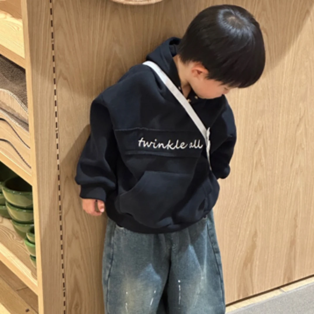 YY童装店  黑色加绒卫衣