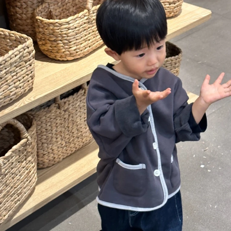 YY童装店  灰色加绒外套