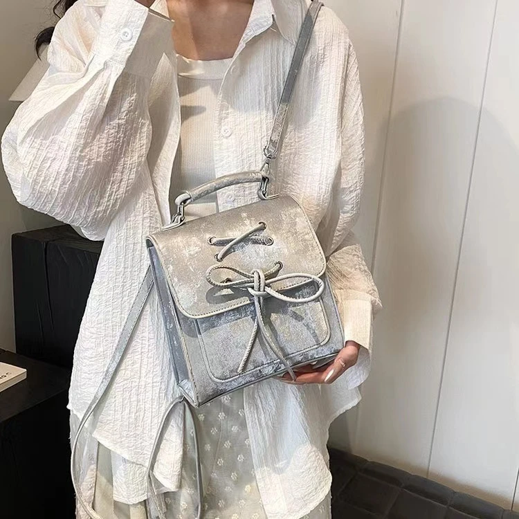 莱瑞女包2024新款潮流百搭学院风质感小众蝴蝶结设计双肩小方包