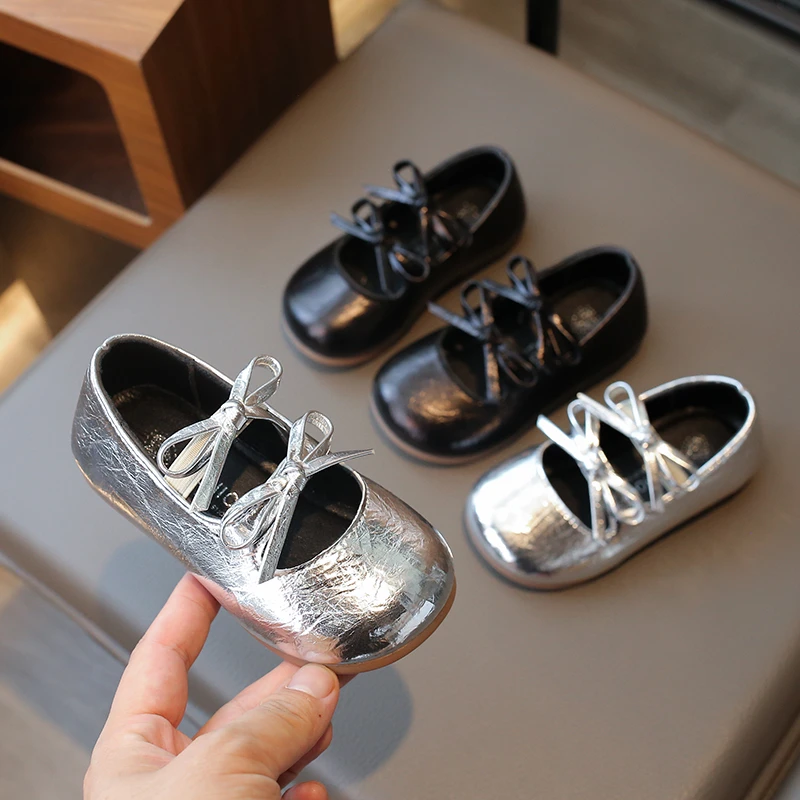 21-30时尚银色小女孩皮鞋2024秋季新款透气软底女童洋气儿童单鞋