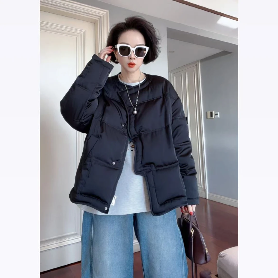 24冬季原创新款圆领弧形门禁剪裁设计宽松洋气百搭90保暖羽绒服