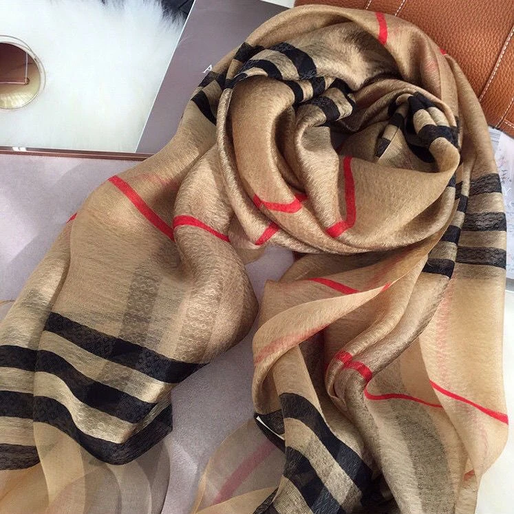 S195 微瑕宝宝格 咖色 时尚百搭丝巾长款披肩围巾  17575微瑕