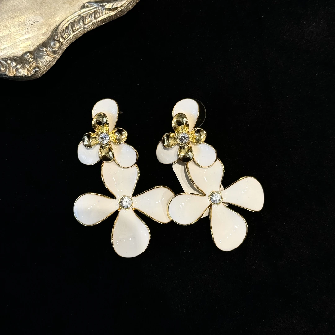 合金锆石耳饰 合金耳钉 Pesca Vintage 珐琅白四叶草耳钉