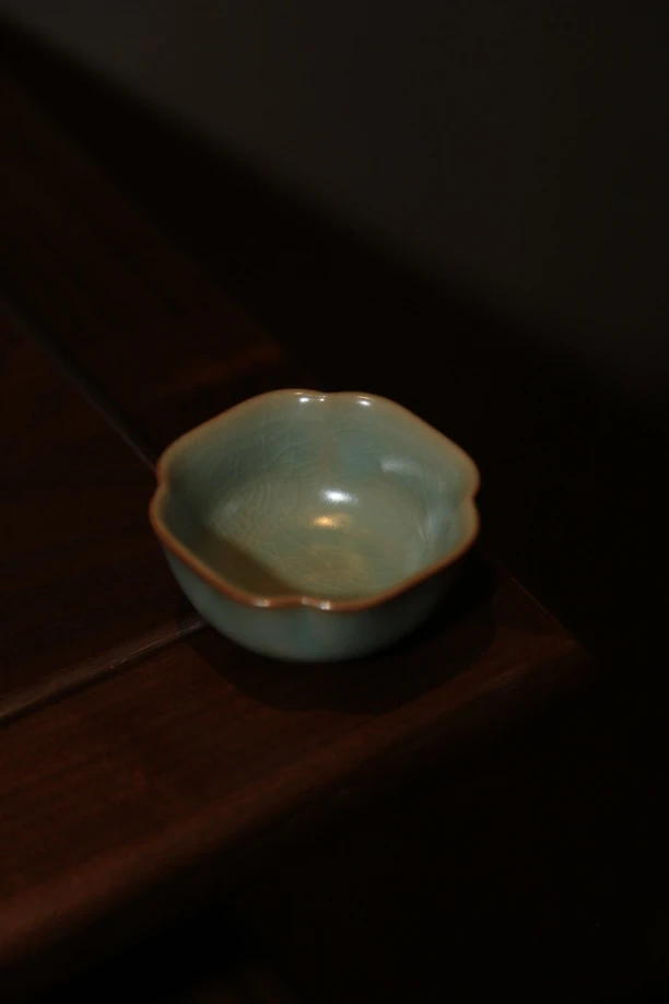 晓芳窑早期仿汝粉青开片菱四方杯