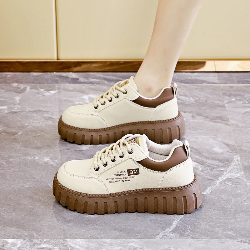 品牌皮面防水放油厨房防滑鞋女2024秋季新款踩屎感软底舒适小白鞋