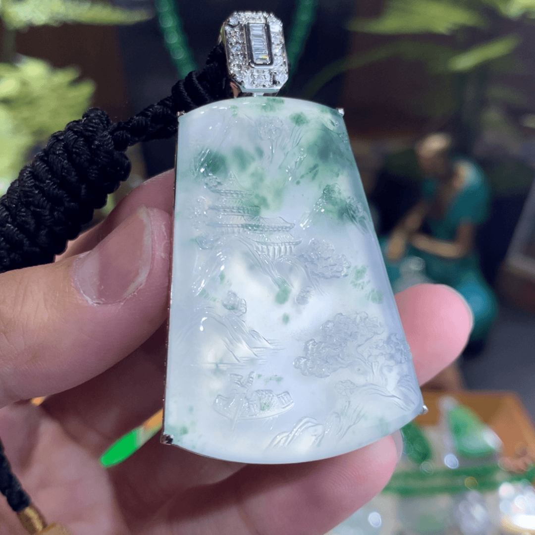 【闪购商品】翡翠颈饰18K金镶嵌山水牌