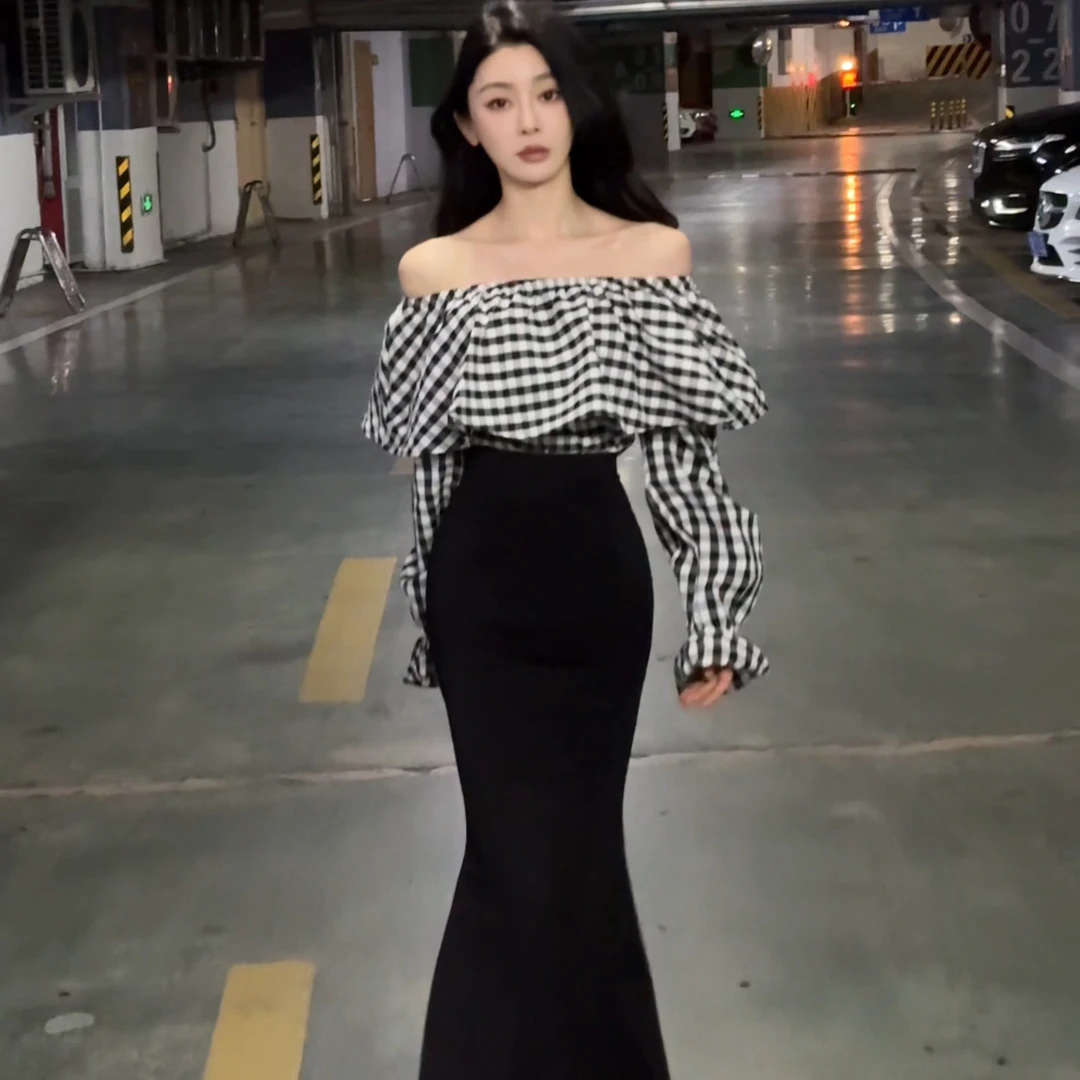 新款韩版气质显瘦时尚设计感小众收腰短款黑白格子一字肩上衣