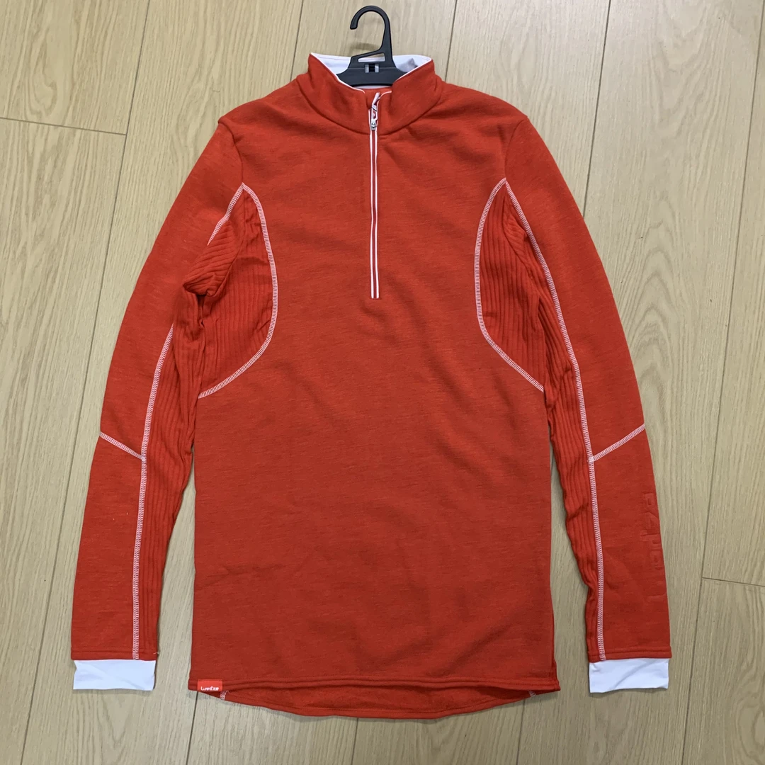 瘦长版型冬季滑雪服内搭套头衫