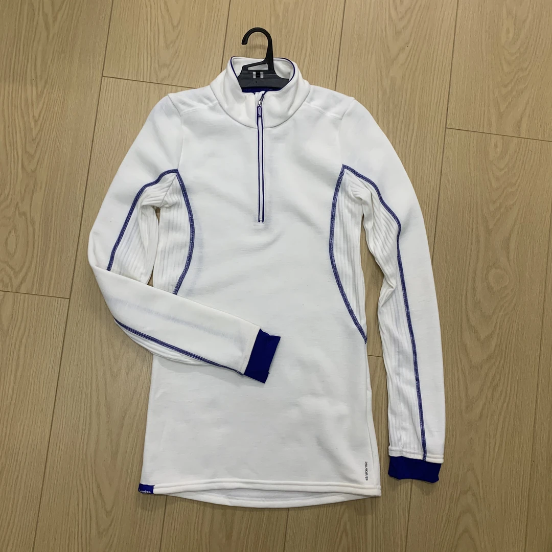 瘦长版型女子冬季滑雪服内搭白色款