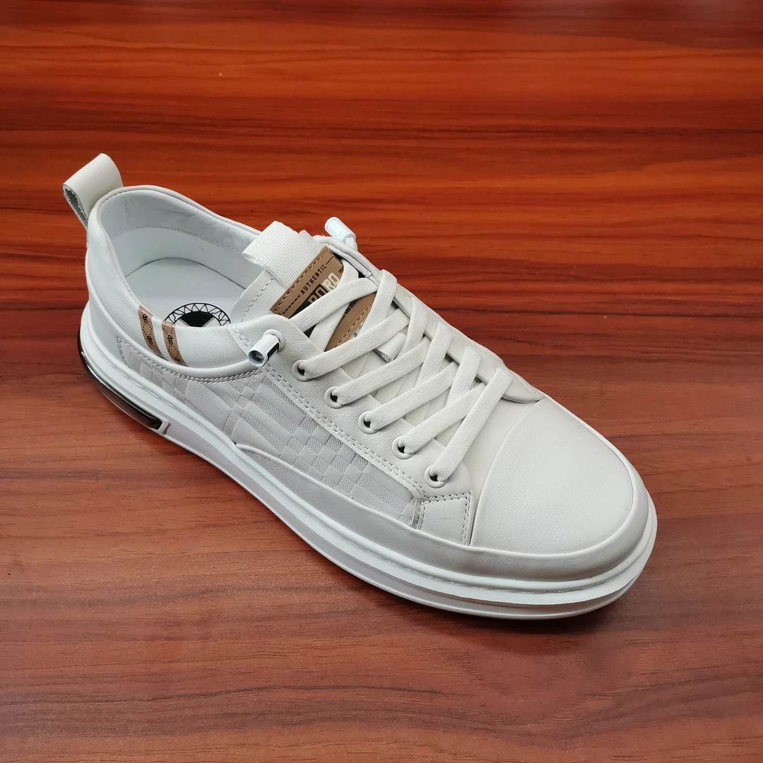 广州时尚爆款男士板鞋上新，头层牛皮，皮鞋尺码下单