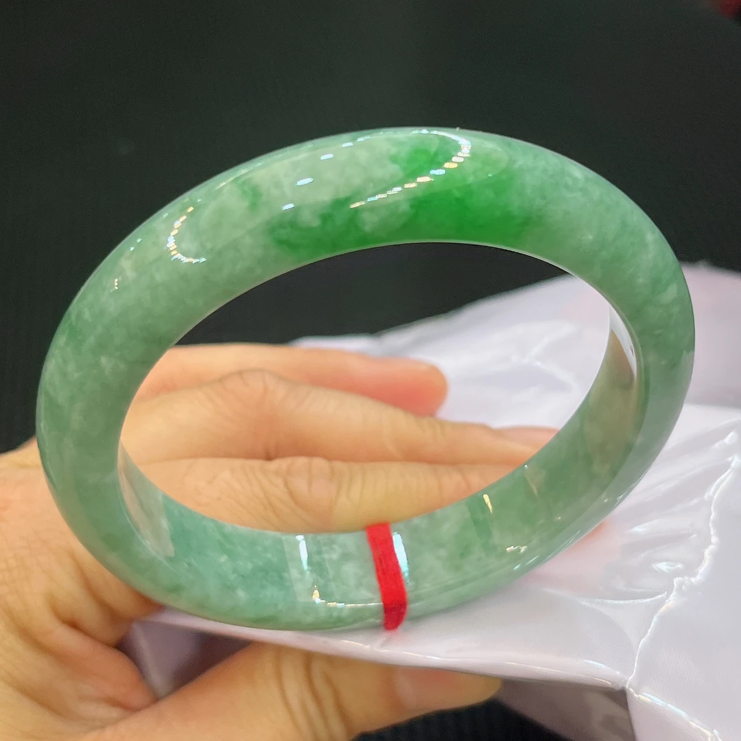 缅甸天然a货翡翠满绿宽边翡翠手镯，圈口：62mm