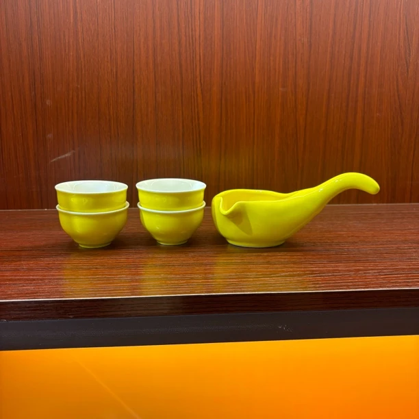 可乐瓷器  黄色侧把陶瓷公道杯-2015