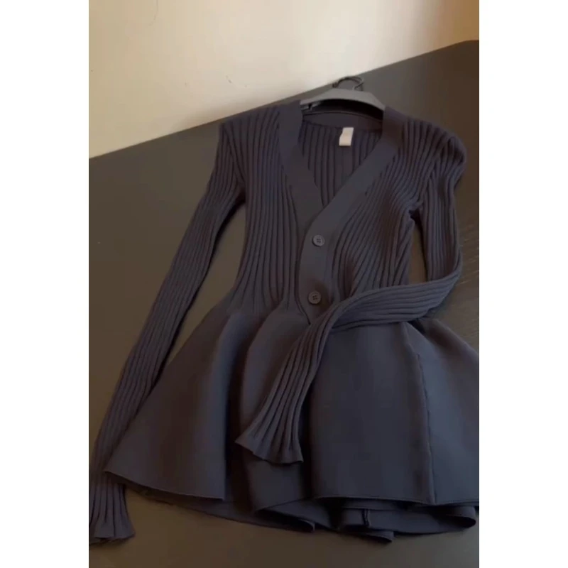 小香风名媛气质长袖针织衫女春秋小众高级感花苞下摆V领长袖上衣