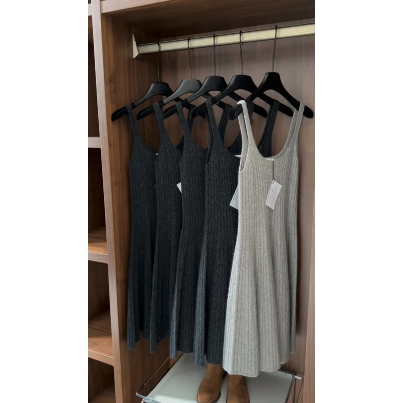 韩系chic简约吊带毛衣裙女秋季新款麻花编织设计感收腰针织连衣裙