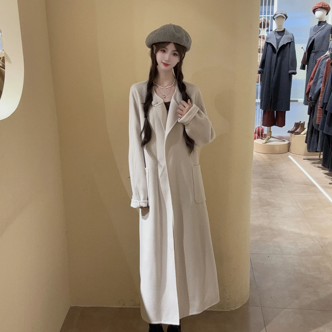 米白色简约扩版设计宽松大气圆领百搭绵羊毛加山羊绒材质羊绒大衣