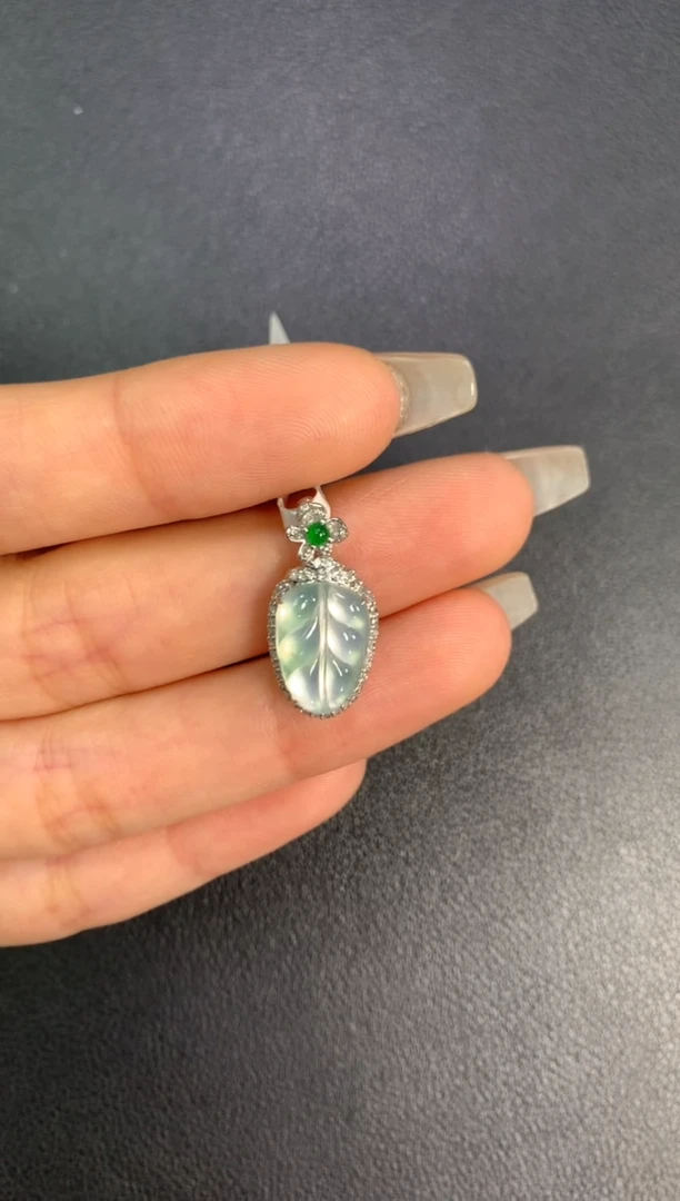【闪购商品】翡翠吊坠(不含链)18K金镶嵌叶子