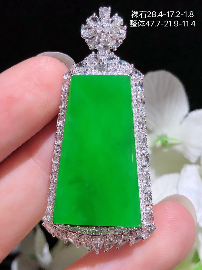 天然缅甸翡翠A货高冰阳绿无事牌吊坠18k金镶钻
